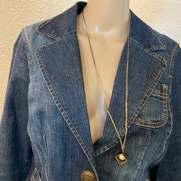 Jean jacket - Picture 2 of 11